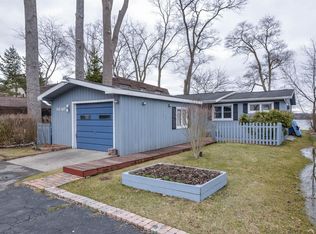 9840 Bluewater Dr, Pinckney, MI 48169