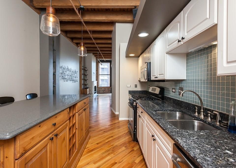 1st image of 616 W Fulton St Floor T403
