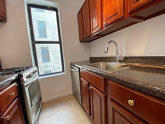 2nd image of 73 Saint Pauls Pl #4B