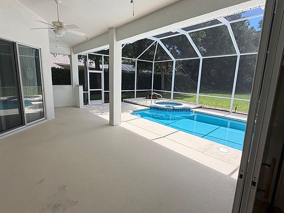 3rd image of 1208 Londonderry Cir