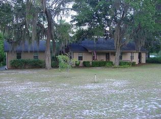 282 Henry Ln, Waynesville, GA 31566