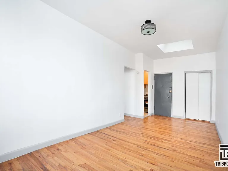 728 Amsterdam Ave #3S — Photo 3