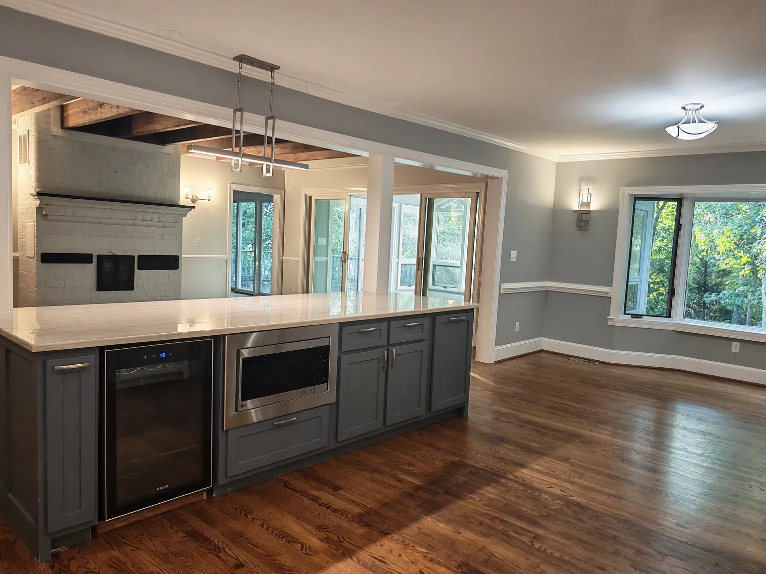 5 bed, 4.5 bath, 4250 sqft, $4,200 — Photo 2