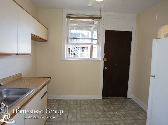 4th image of 4425 N Wolcott Ave APT 002B