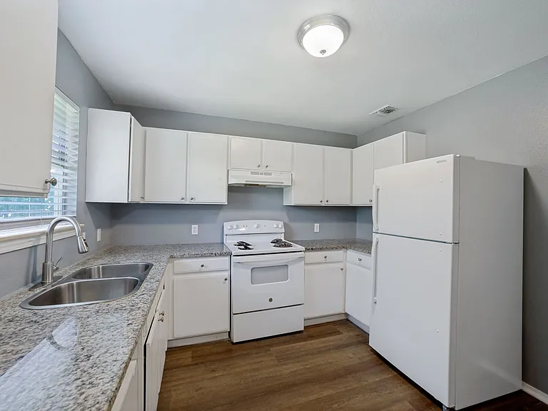 342 Consuelo — Photo 10