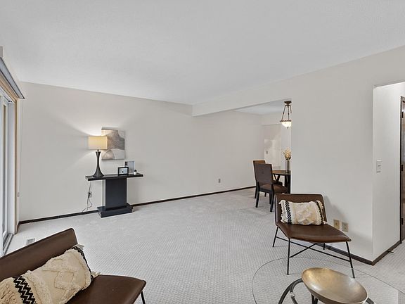 4th image of 2355 Dorland Pl E