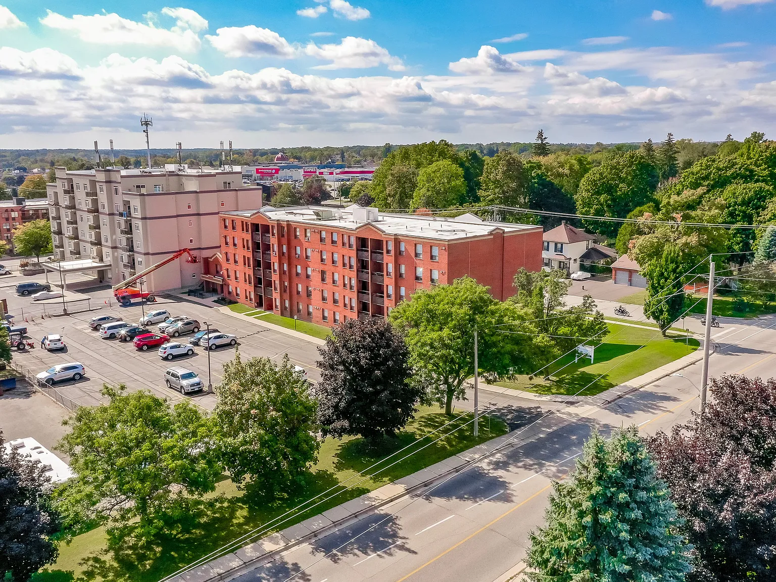 Queen's Park Residences — Photo 4