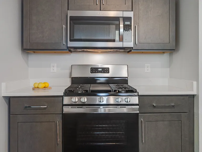404 University Ave — Photo 59