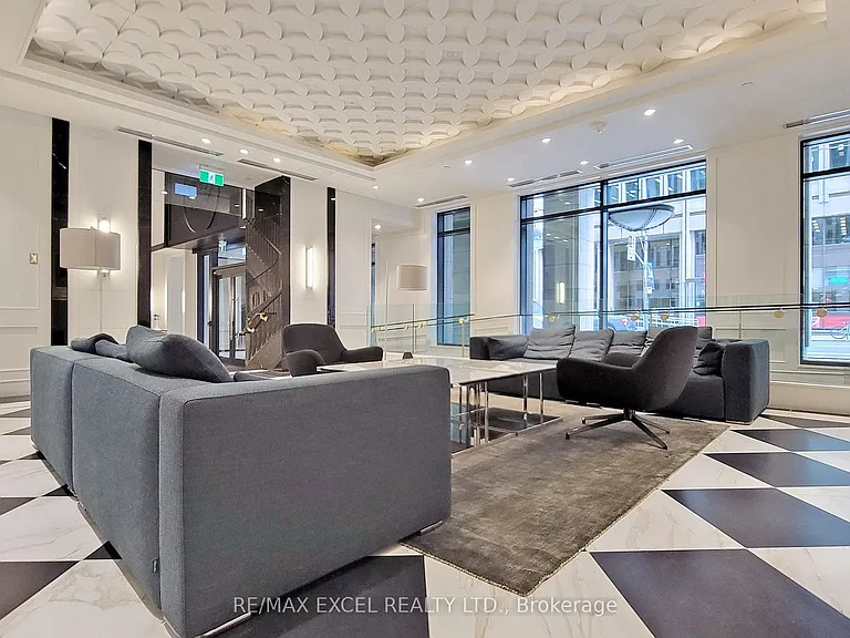 955 Bay St #404 — Photo 32