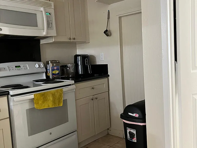677 Iris Ave #27 — Photo 8