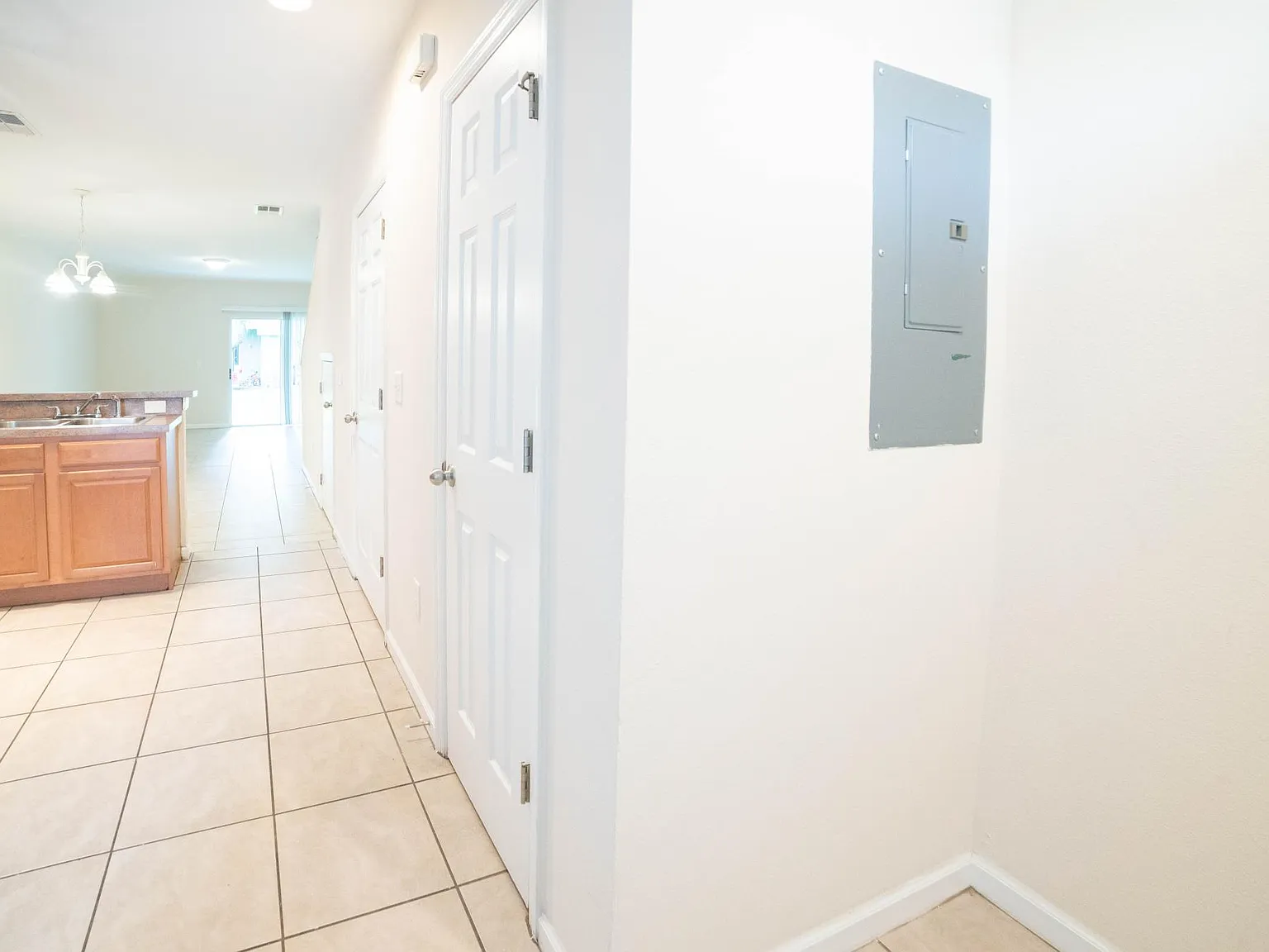 2 bed, 2.5 bath, 1305 sqft, $1,995 — Photo 4