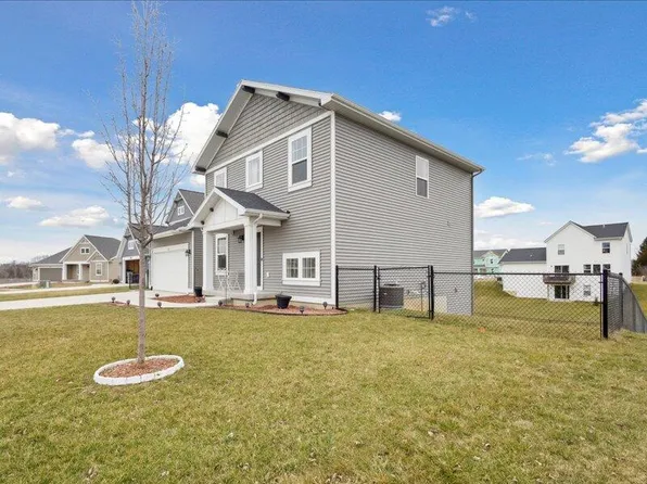 460 Seneca Ridge Dr, Middleville, MI 49333
