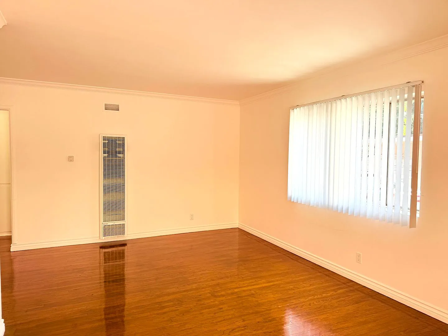 4948 Rosewood Avenue — Photo 3