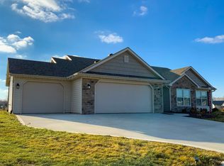 321 Gene Dr, Roanoke, IN 46783