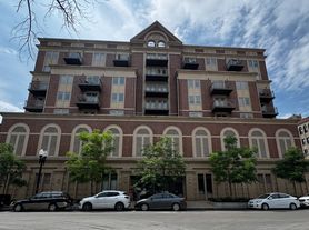 1323-1325 W Morse Ave