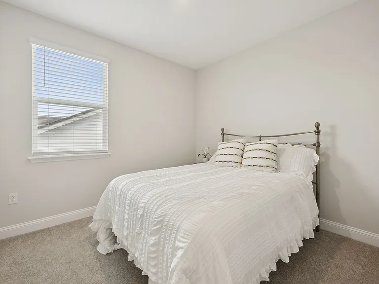 141 Redbud Ln — Photo 16