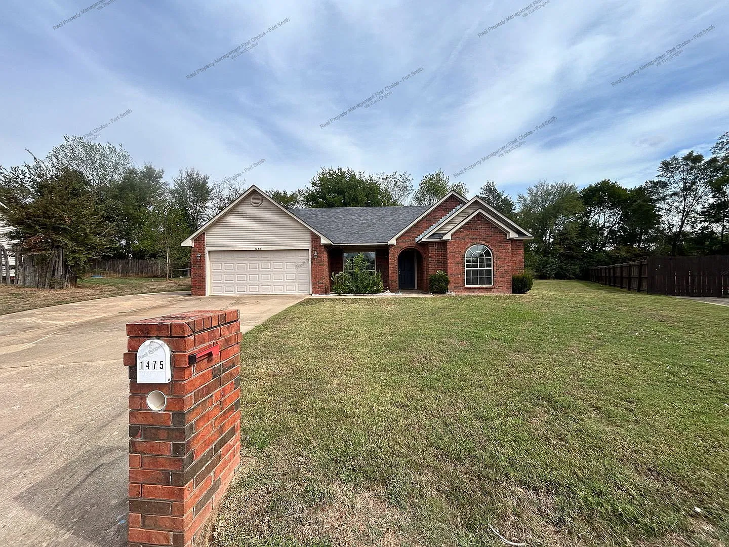 4 bed, 2.0 bath, 1696 sqft, $1,700 — Photo 2