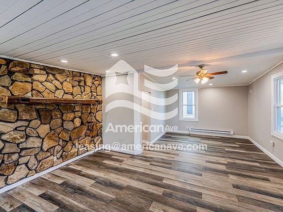 1249498_005_wm_-_living_room_13589943.jpg