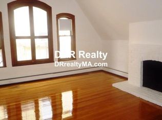 1566 Beacon St #3R, Brookline, MA 02446