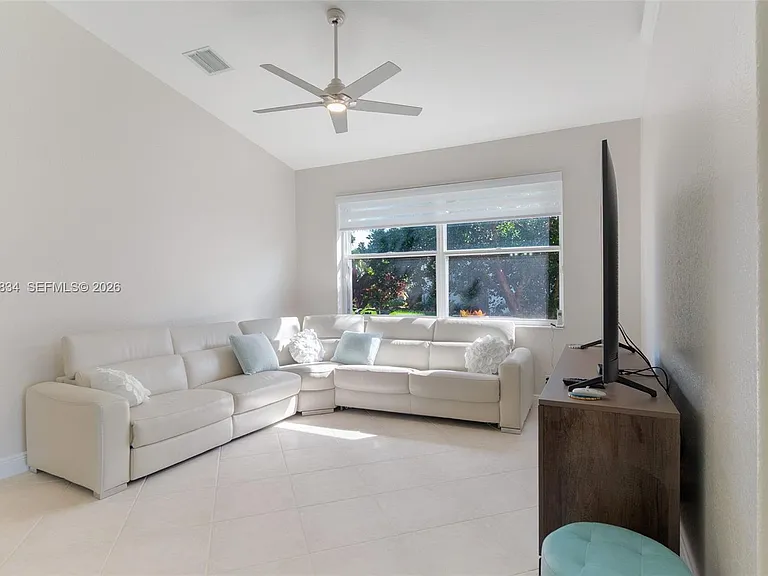 2675 Clipper Cir — Photo 5
