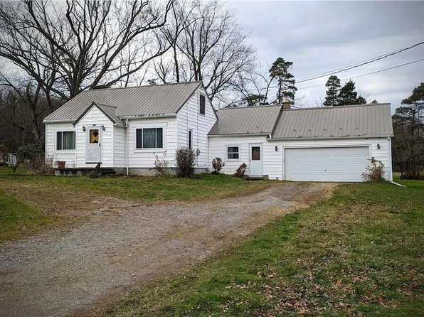 10801 North Rd, Perrysburg, NY 14129