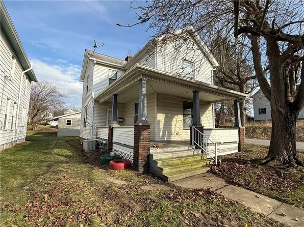 1613 Hanna St, New Castle, PA 16102