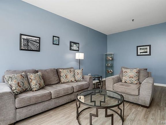 3rd image of 1001 W Jefferson Ave #1H