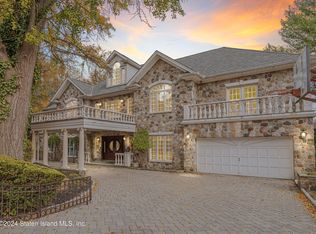 60 Romer Rd, Staten Island, NY 10304