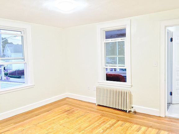 4th image of 182 West St