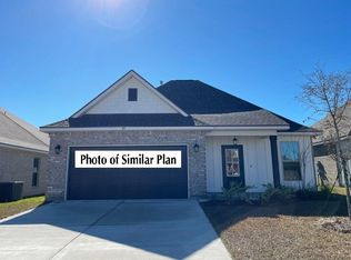 136 Bon Ami Dr, Freeport, FL 32439