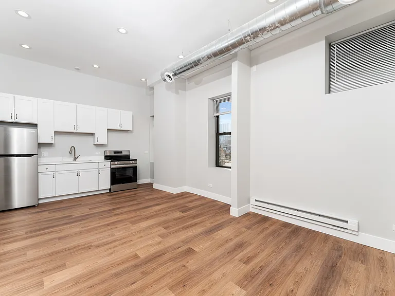 1219 W Devon Ave #204 — Photo 3