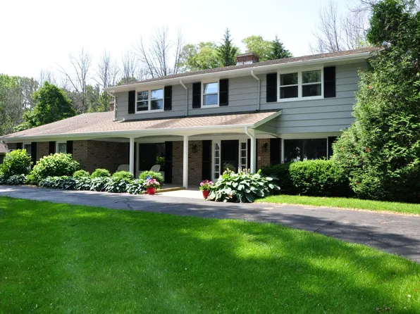 711 Waters Edge, Racine, WI 53402