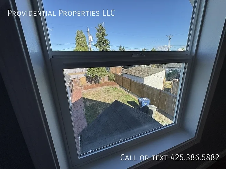 708 D St SE — Photo 15