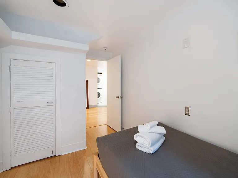 456 W 49th St #1 — Photo 19