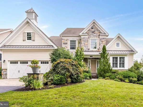 303 Park Hill Ln, Newtown Square, PA 19073