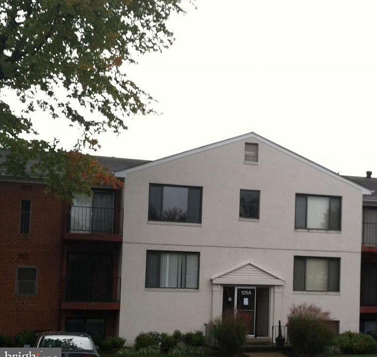 1st image of 125 Driveway Clubhouse B