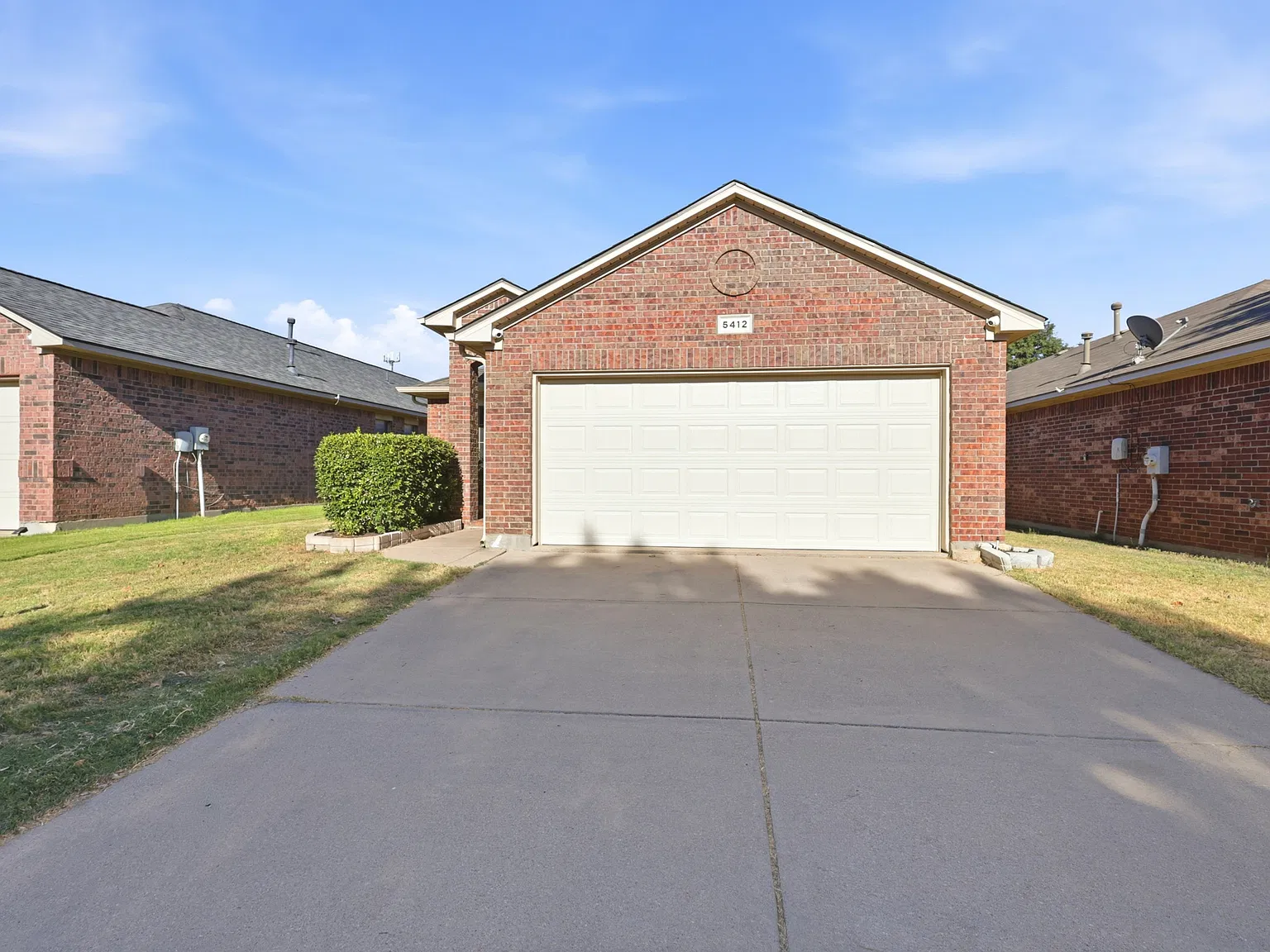 3 bed, 1402 sqft, $2,400 — Photo 2