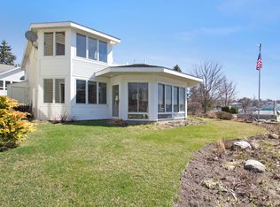 15 Channel Ln, Pentwater, MI 49449