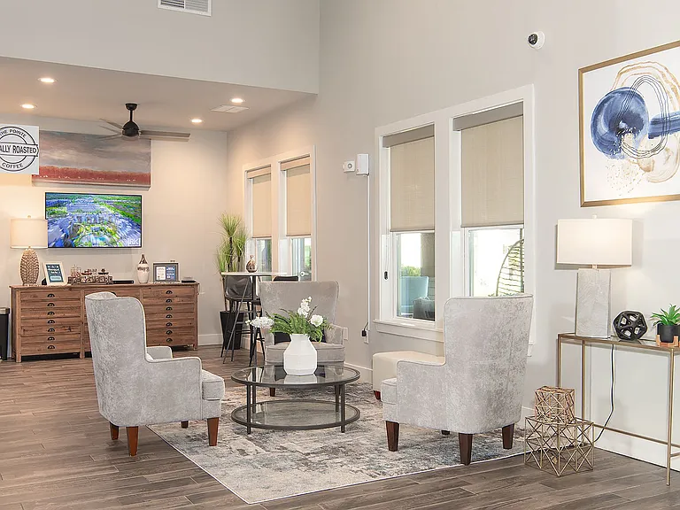POINTE AT GREENVILLE APARTMENTS — Photo 19