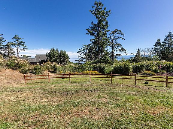 4th image of 219 Straits View Dr