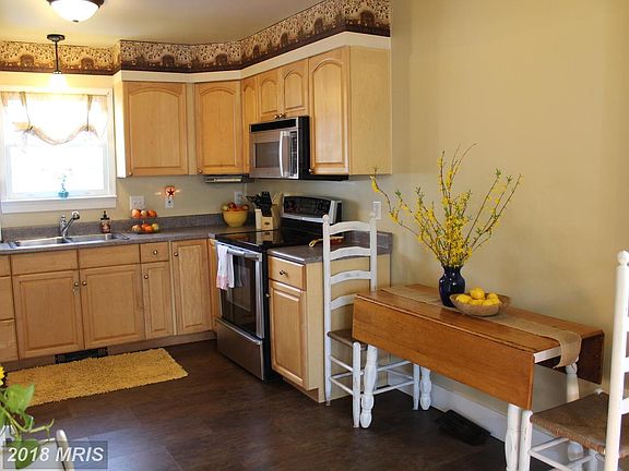 4th image of 109 Greenway St