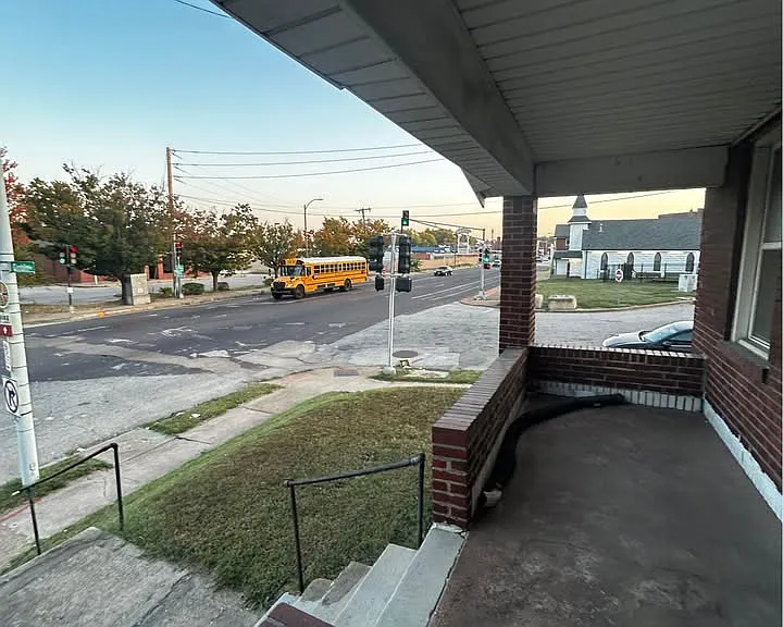 8401 N Broadway — Photo 2