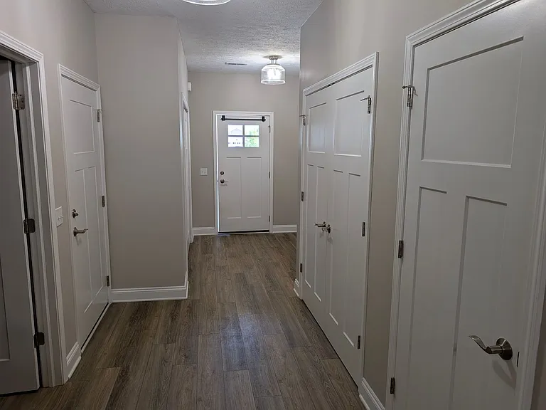638 Treadway Blvd — Photo 2