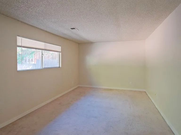 505 Mission Pl — Photo 15