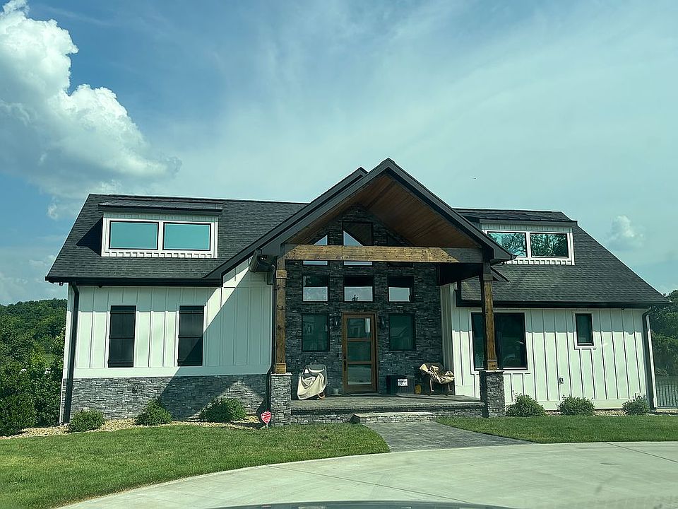 2nd image of 537 Pointe Vista Dr