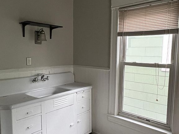 3rd image of 126 Claremont Ave APT 4