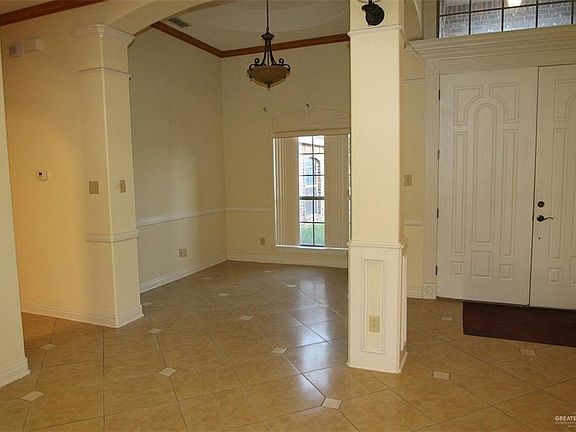4th image of 1625 Christians Cir