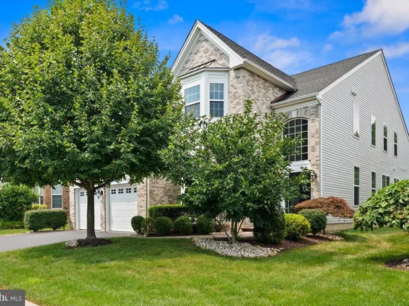 120 Andover Dr, Kendall Park, NJ 08824
