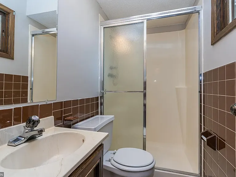 Master Bedrrom Bathroom