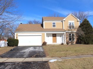 752 Hickory Ln, Carol Stream, IL 60188